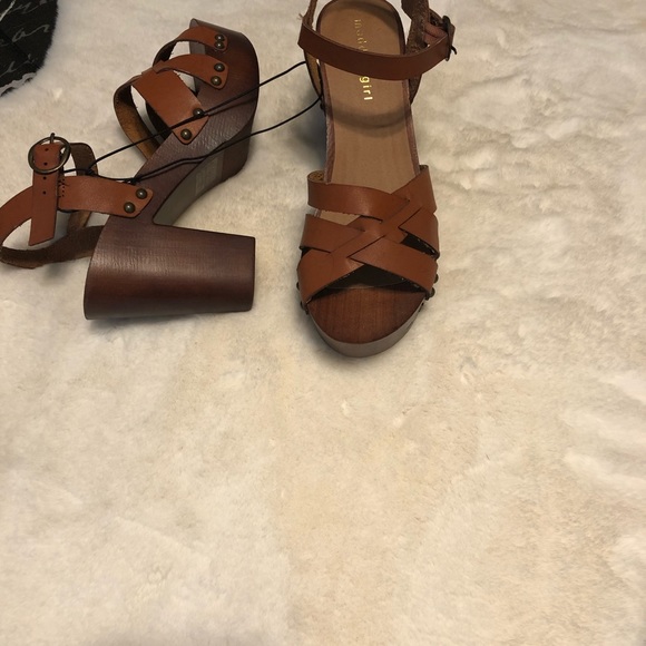 Madden Girl - Picture 2 of 3